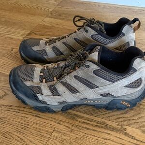 Merrell Moab 2 Ventilator Men's Tan and Black Hiking Shoes